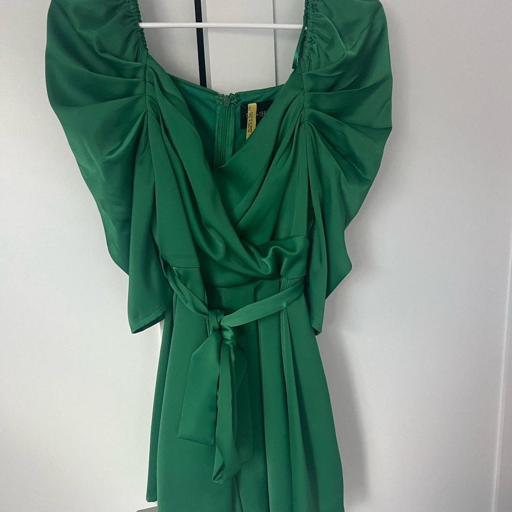 Elegant Kelly Green Romper with Ruffled Sleeves